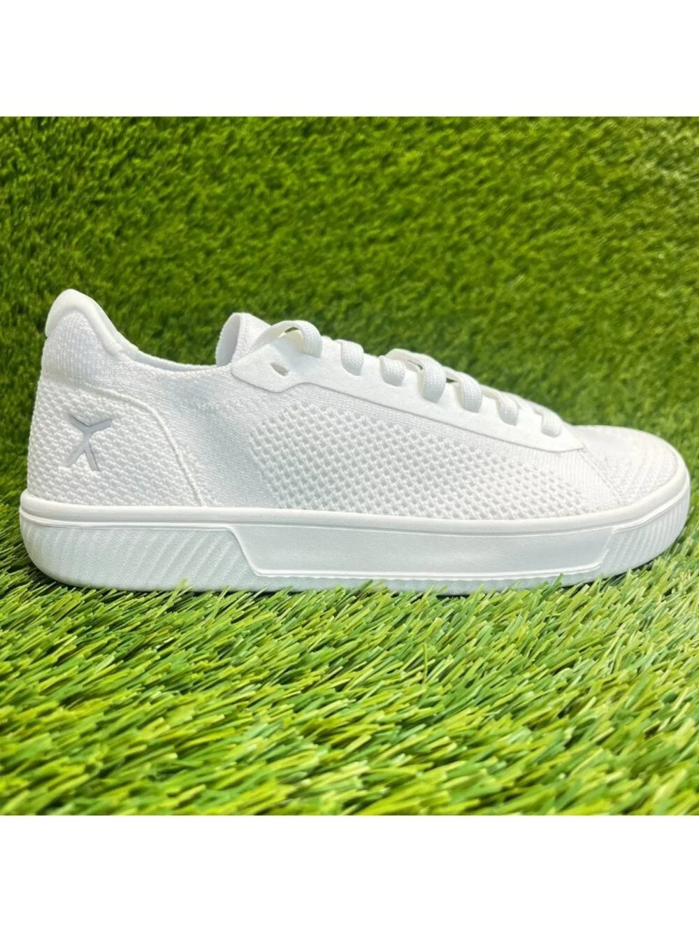 Flux Footwear Adapt Trainer White Womens Size 7.5 Athletic Knit Shoes Sneakers